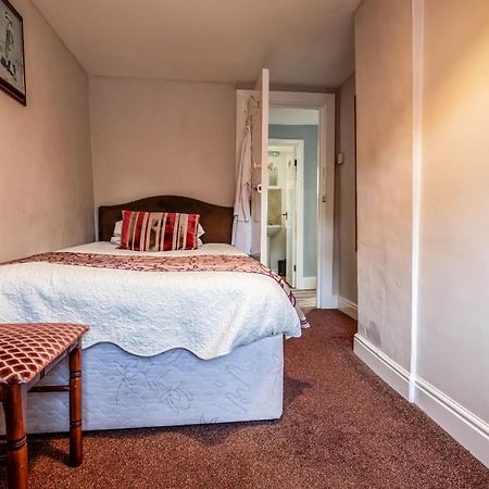 The Olde Forge Hotel Хейлшем Экстерьер фото