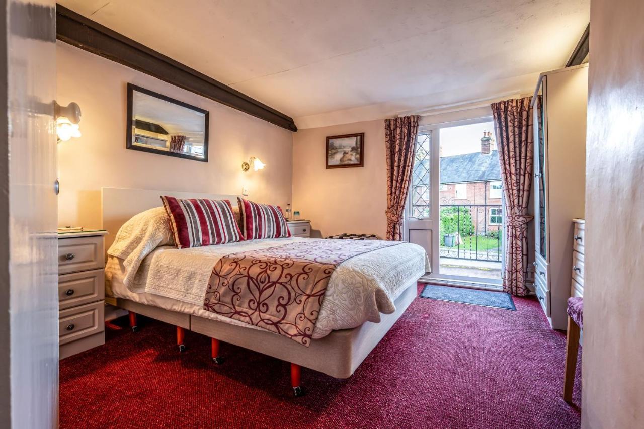The Olde Forge Hotel Хейлшем Экстерьер фото